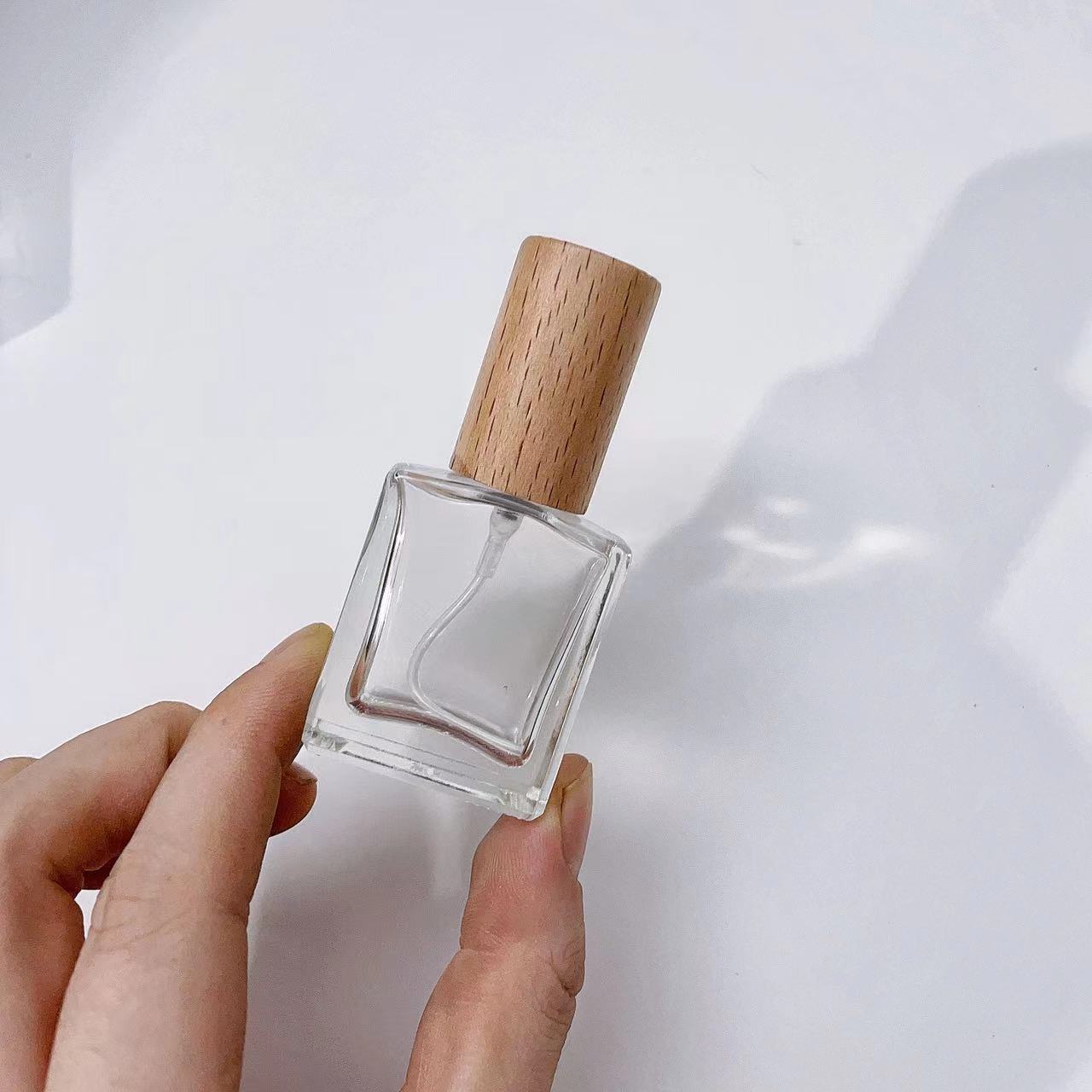 Flacone Spray per profumo in v - Cologne Spray Bottle recensione e prezzo